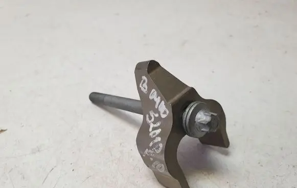 BMW 5 F10 F11 Fuel Injector clamp holder 