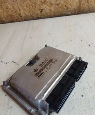 Skoda Fabia Mk1 (6Y) Engine control unit/module 038906012GJ 1039S00237 0281010965