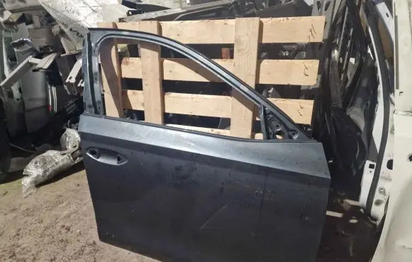 Skoda Octavia Mk4 Front door 5E3831312