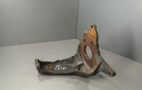 Volkswagen Golf III Fuel pump bracket 028130147B