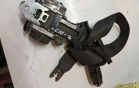 Volvo V60 Front seatbelt 616011100B