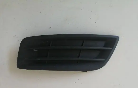 Volvo V50 Front bumper lower grill 30779102