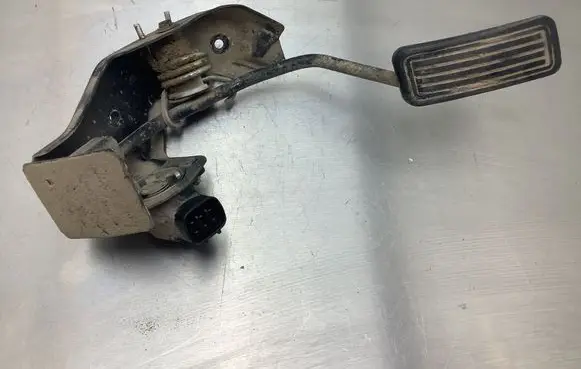 Toyota Avensis T250 Accelerator throttle pedal 