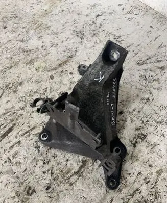 BMW 1 E81 E87 Engine mounting bracket