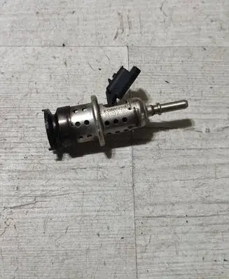 Peugeot 308 Fuel injector 9813930180