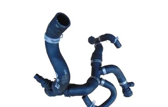 Volvo XC40 Engine coolant pipe/hose 32249392