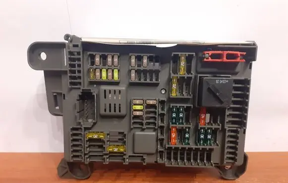 BMW X6 E71 Fuse module 693168704 518954021A