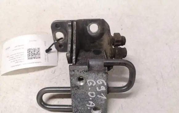 Volkswagen PASSAT B6 Rear door lower hinge 3C9833412A