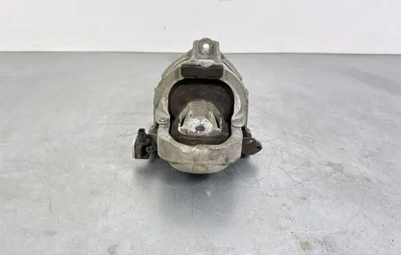Volkswagen Touareg III Engine mount bracket 4M0199256BP