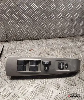 Toyota Prius (XW20) Electric window control switch 8482047050