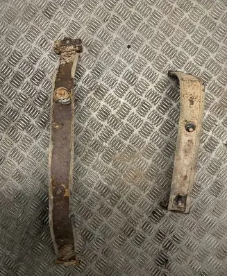 Toyota Hilux (AN10, AN20, AN30) Fuel tank mounting bracket 