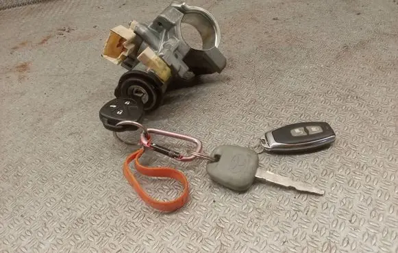 Toyota Avensis T270 Ignition lock 450200203