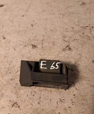 BMW 7 E65 E66 Radiator mount bracket 7508016