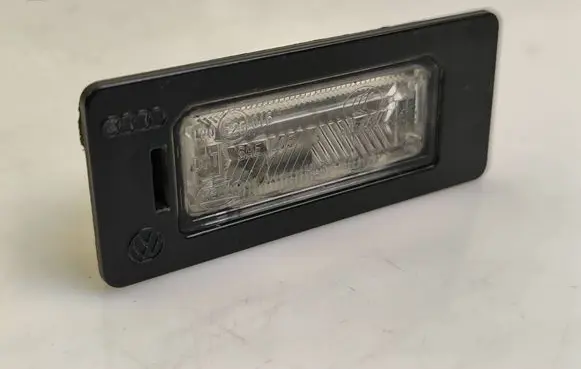 Mercedes-Benz E W211 Number plate light 8T0943021 L00E26016 A046341