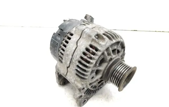 Volkswagen Golf III Generator/alternator 028903025H