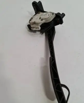 Volvo V70 Accelerator throttle pedal 30683516 034705 6PV00853711