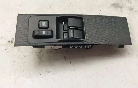 Toyota Corolla Verso AR10 Electric window control switch 848200F040