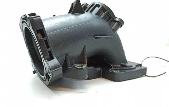 Mercedes-Benz E W212 Air intake duct part A6510900728 A0071530028 0261230196