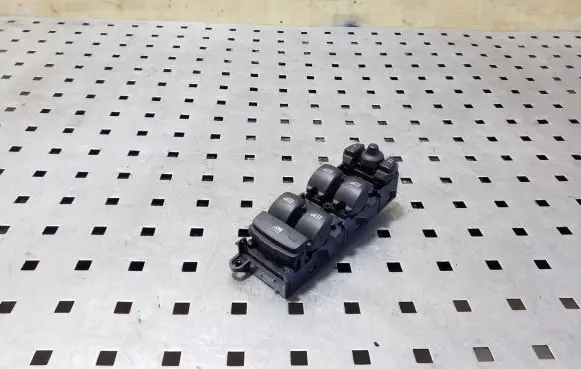 Volvo V40 Electric window control switch 31334567