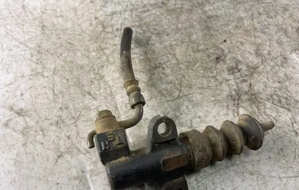 Nissan Navara D40 Clutch slave cylinder 