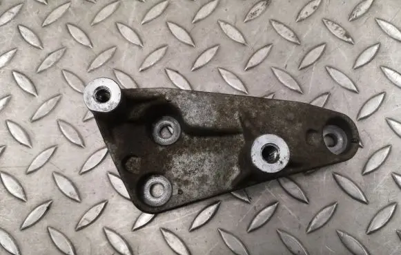 BMW i8 Engine mounting bracket 8513419