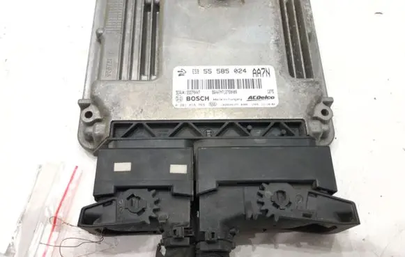 Opel Astra J Engine control unit/module ECU 55585024