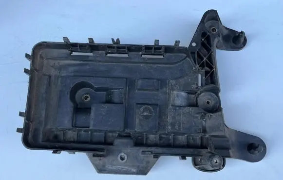 Volkswagen Touran I Battery tray 1K0915333B