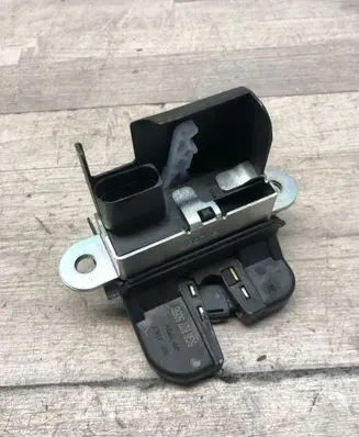 Volkswagen Golf VII Tailgate lock latch 5G6827505B