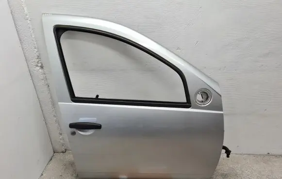 Dacia Sandero Front door