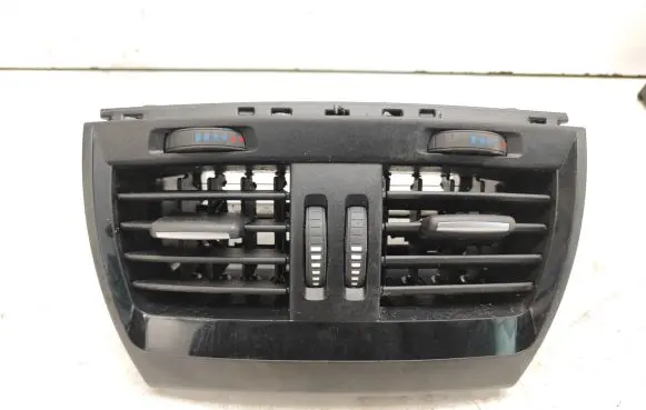 Rear air vent grill