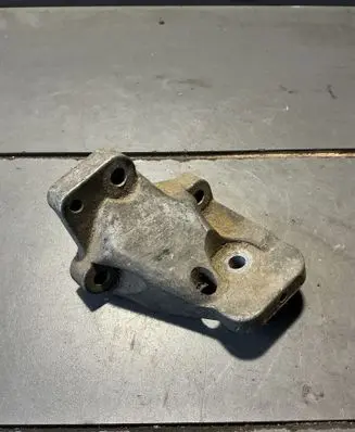 Volvo V70 Engine mounting bracket 8634123