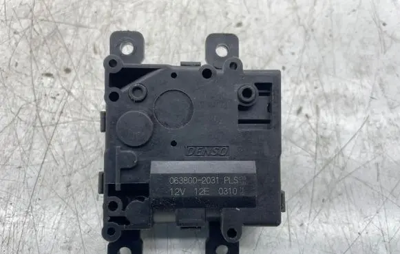 Toyota RAV 4 (XA50) Air flap motor/actuator 0638002031