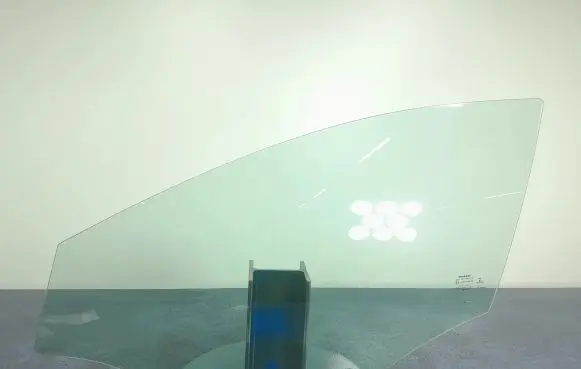 Volvo V40 Front door window glass four-door