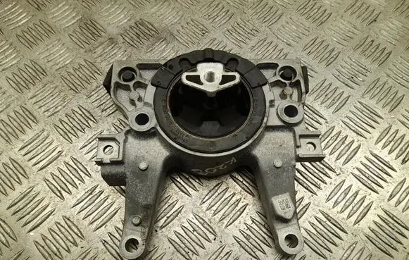 BMW 5 G60 G61 Engine mount bracket 8552480