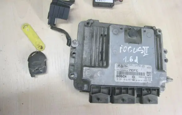 Ford Focus Engine control unit/module 7M5112A650UC 7EFC 0281012487
