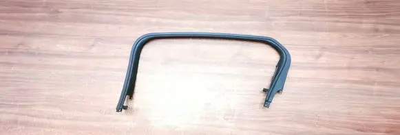 Opel Astra K Rear door window/glass frame 332155568