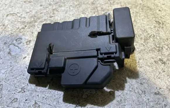 Volkswagen Polo V 6R Fuse module 6R0937550A