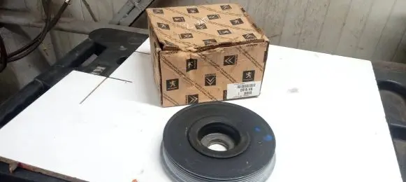 Citroen C4 I Crankshaft pulley 0515V8