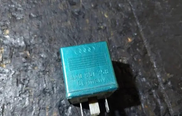 Audi A8 S8 D2 4D Other relay 4A0951258 364