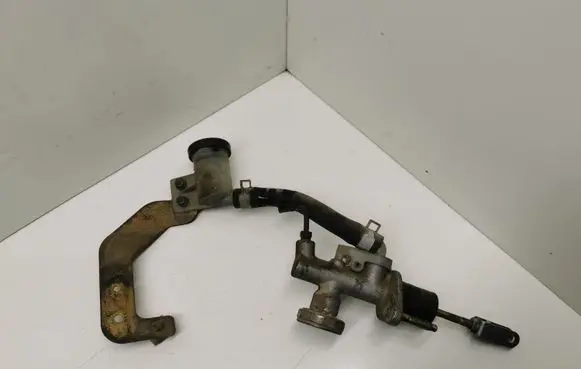 Nissan Almera N16 Clutch slave cylinder 