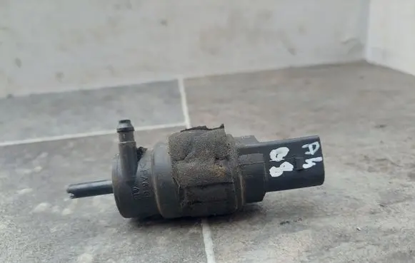 Audi A4 S4 B8 8K Windscreen/windshield washer pump 8K5955647