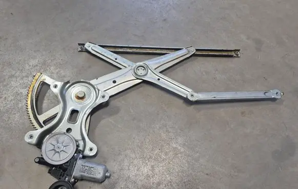 Toyota Hilux (AN10, AN20, AN30) Front door window regulator with motor 857200K010 698200K041
