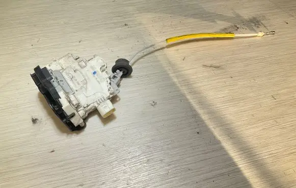 Audi A4 S4 B7 8E 8H Rear door lock