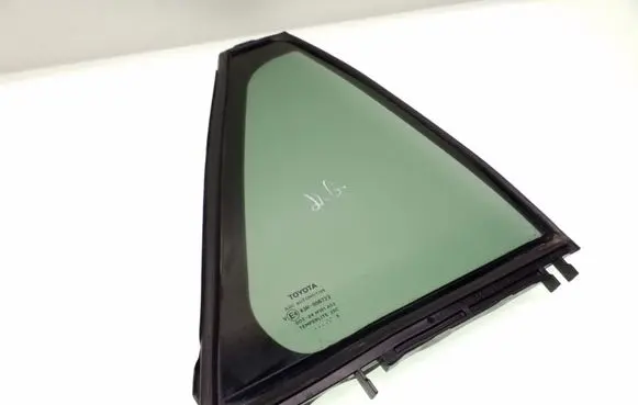 Toyota Avensis T270 Rear vent window glass 6818805070 43R006723