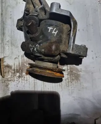 Volkswagen Transporter - Caravelle T4 Power steering pump
