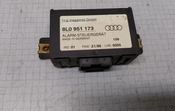 Audi A3 S3 8L Alarm control unit/module 8L0951173