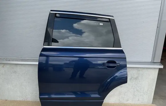 Audi Q7 4L Rear door