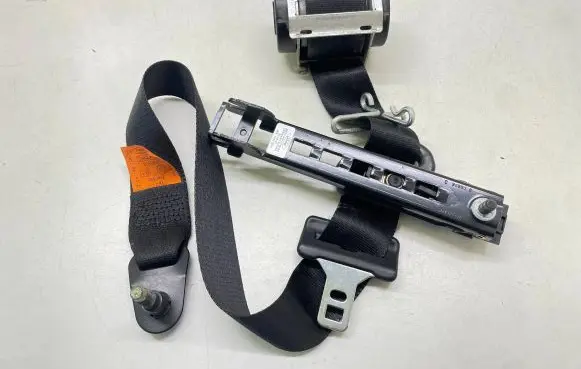 Ford Focus C-MAX Front seatbelt 3M51R61294AD 3M51R611C46AC