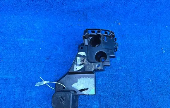 BMW 5 G60 G61 Rear bumper mounting bracket 5A0F8B2