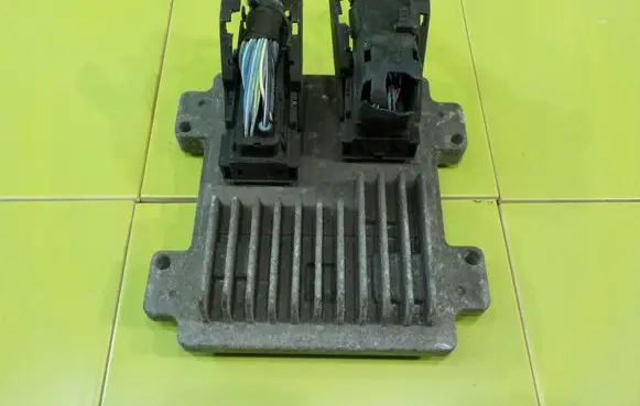 Opel Corsa E Engine control unit/module 12679197